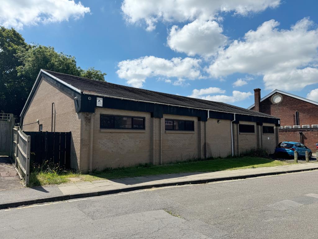 Lot: 89 - DETACHED BUILDING WITH POTENTIAL FOR ALTERNATIVE USES OR REDEVELOPMENT - Front of property